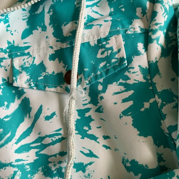 Volcom blue and white wind breaker - Picture 2 of 7